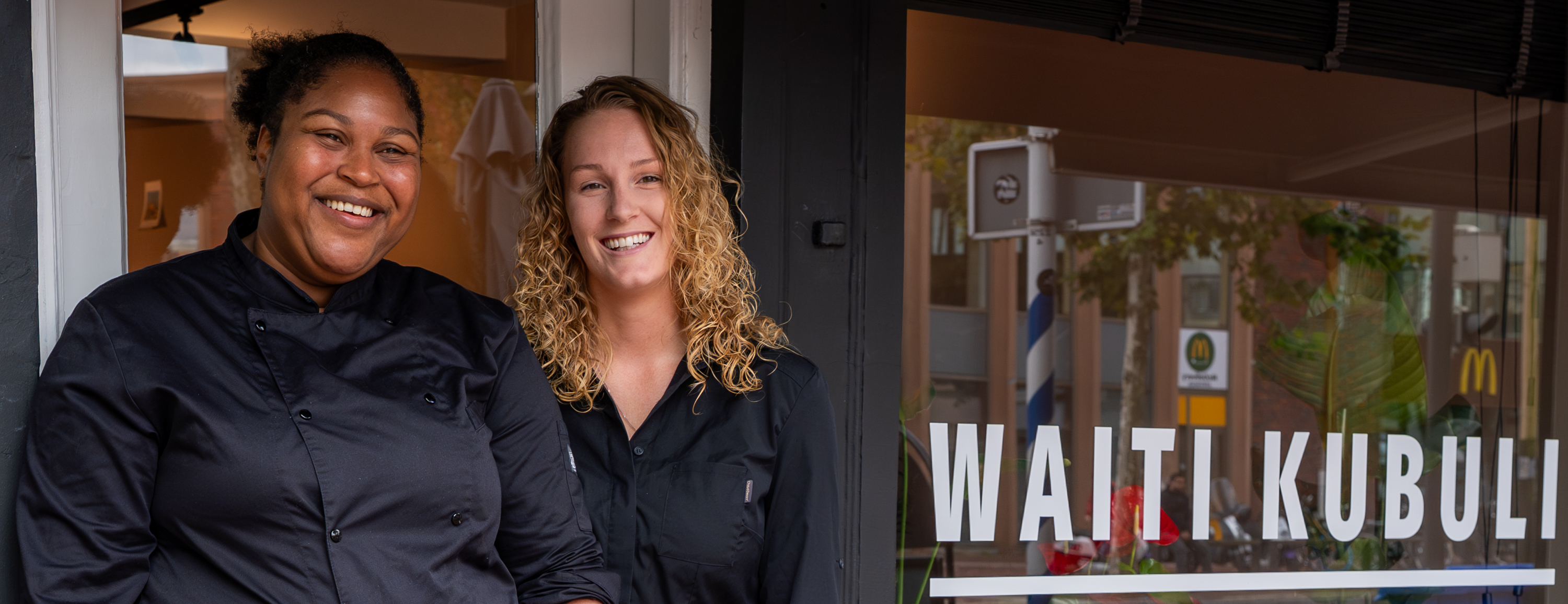 Waiti Kubuli - Sharifa en Kim, eigenaars van het restaurant